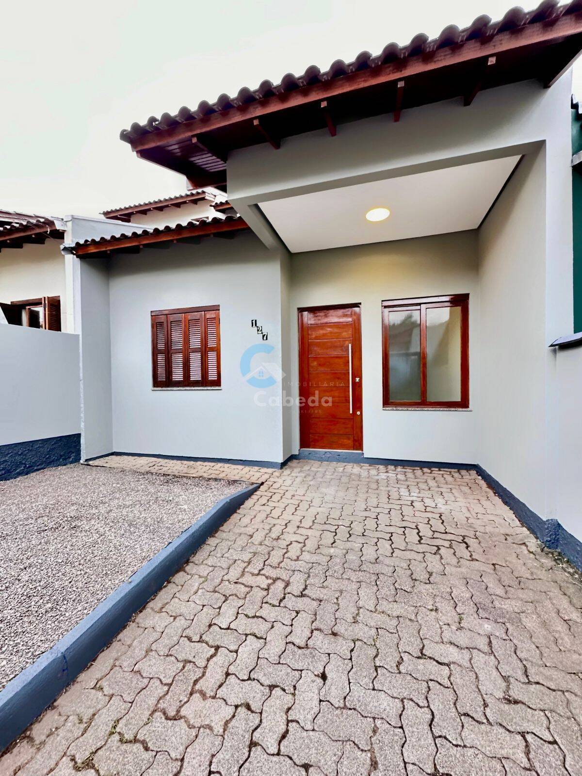 Casa à venda com 2 quartos, 55m² - Foto 2