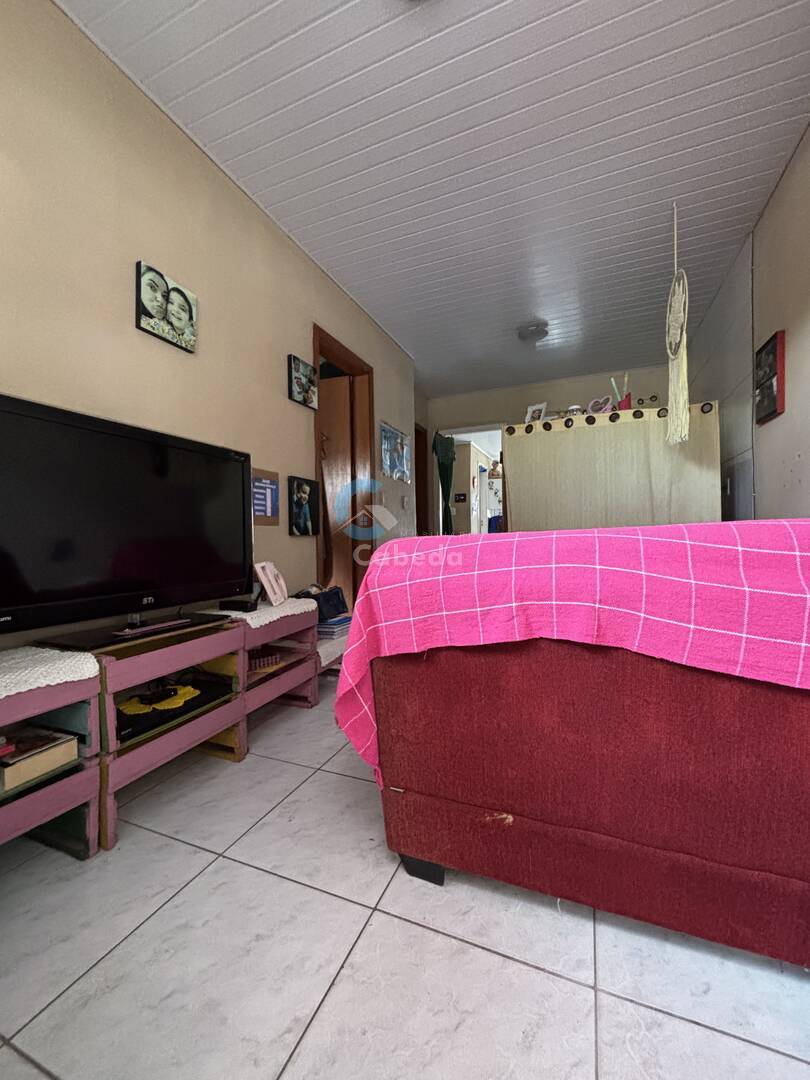 Casa à venda com 2 quartos, 30m² - Foto 2