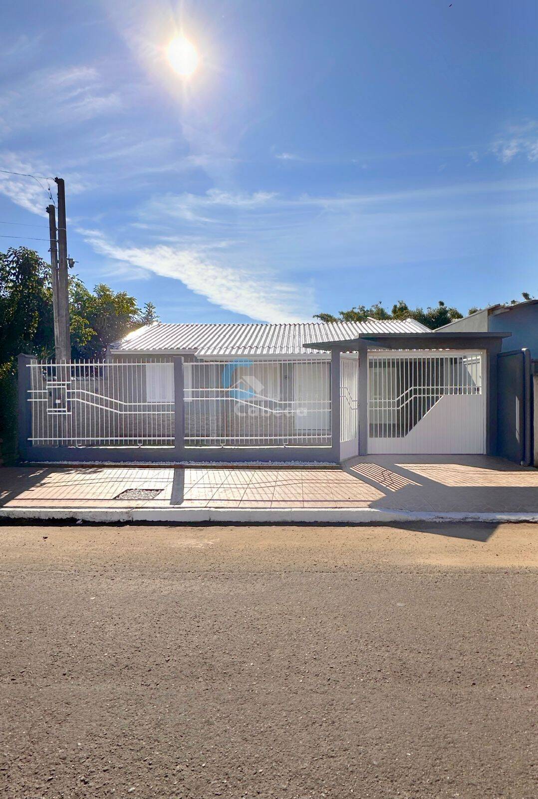 Casa à venda com 3 quartos, 140m² - Foto 1