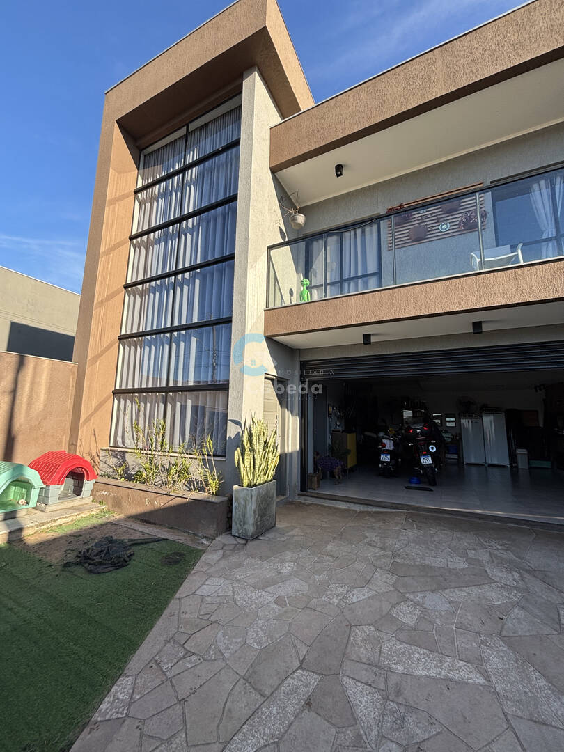 Sobrado, 3 quartos, 228 m² - Foto 1